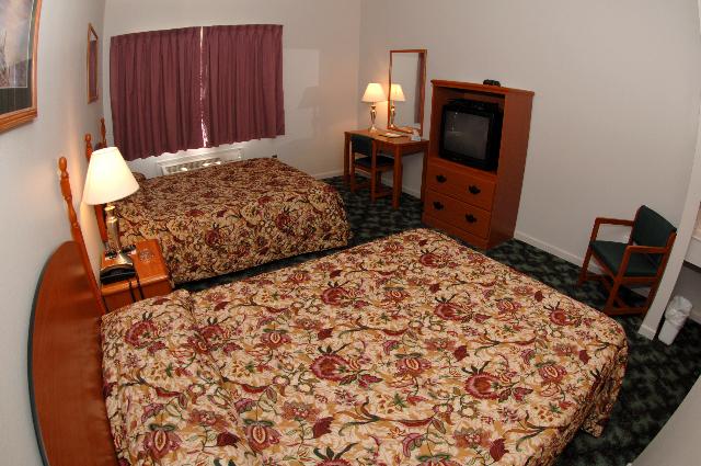 Shown: Double Rm. All rooms have queen size beds Shown: Double Rm. All rooms have queen size beds